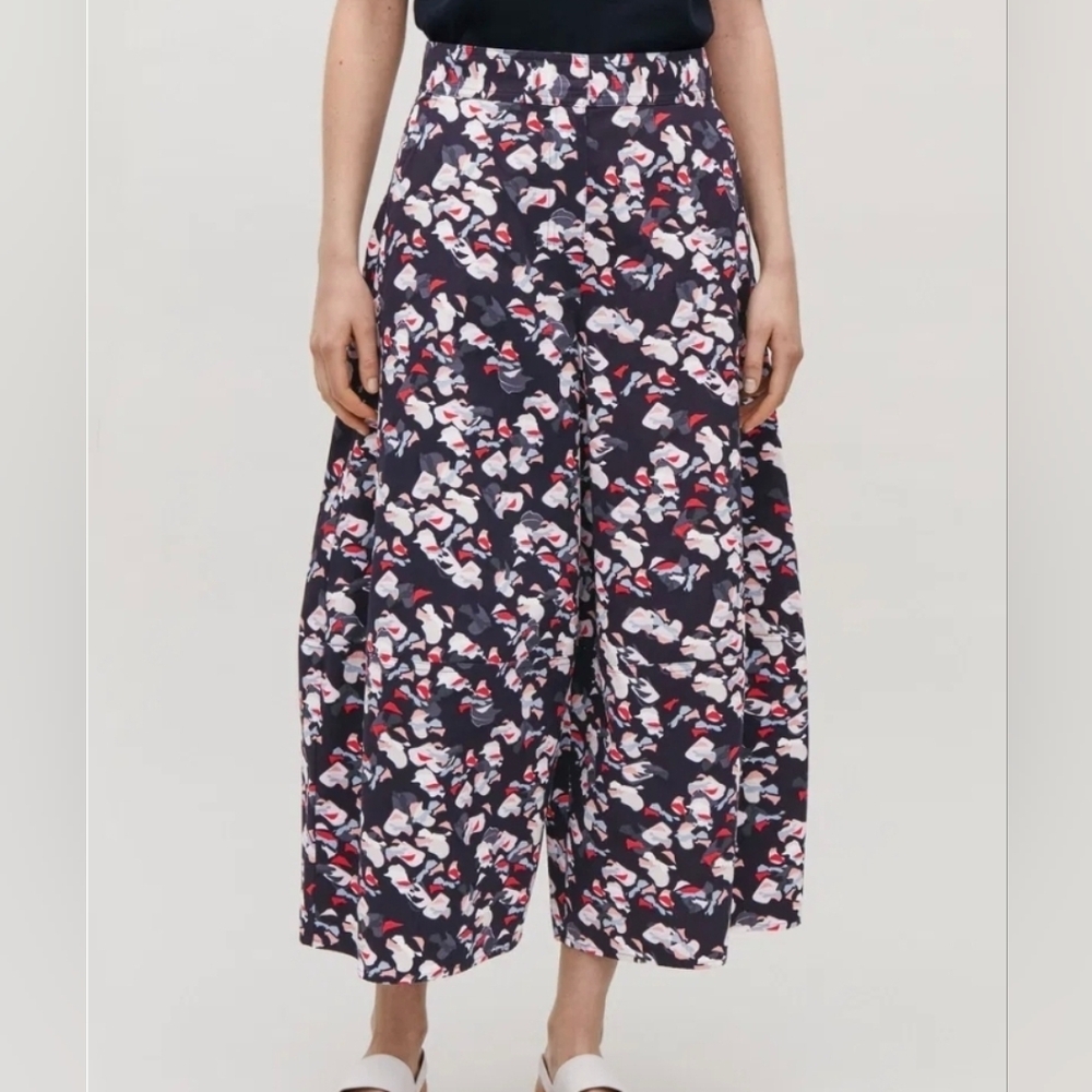 COS Curved Women's Black Floral Print Wide Leg‎ Cropped Pants Size 4